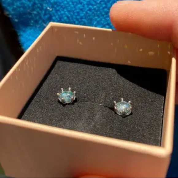 Certified 1ct t.w. Moissanite Green Filigree Basket Stud Earrings NEW - Picture 5 of 13